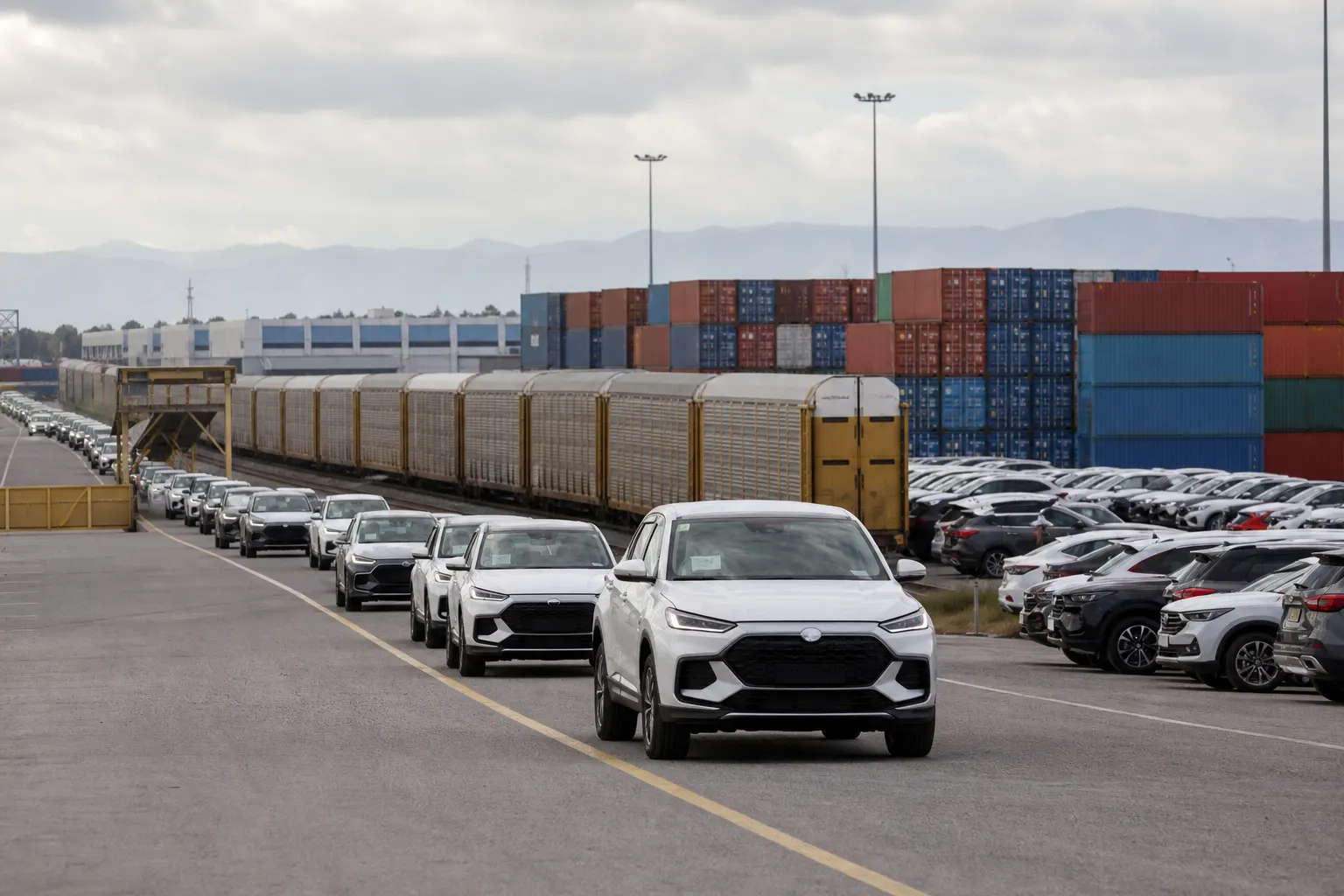 Vehículos ligeros ensamblados en México listos para exportación